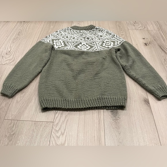 Hand knit green sweater - Picture 5 of 5